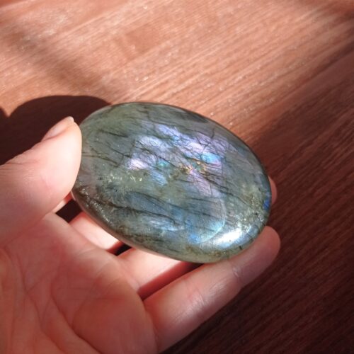 Gros galet Labradorite multicolore (violette) - Image 2