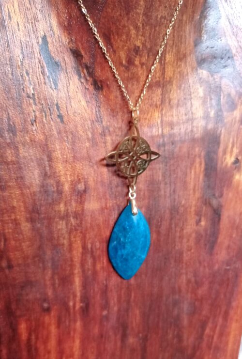 Talisman Noeud de sorcière : Apatite bleue