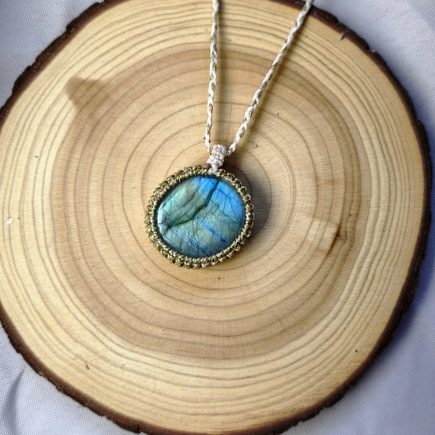Collier tissé — Labradorite bleue