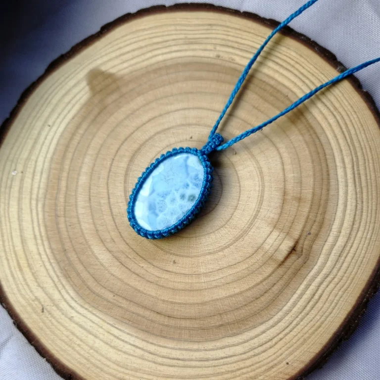 Collier tissé — Larimar ovale