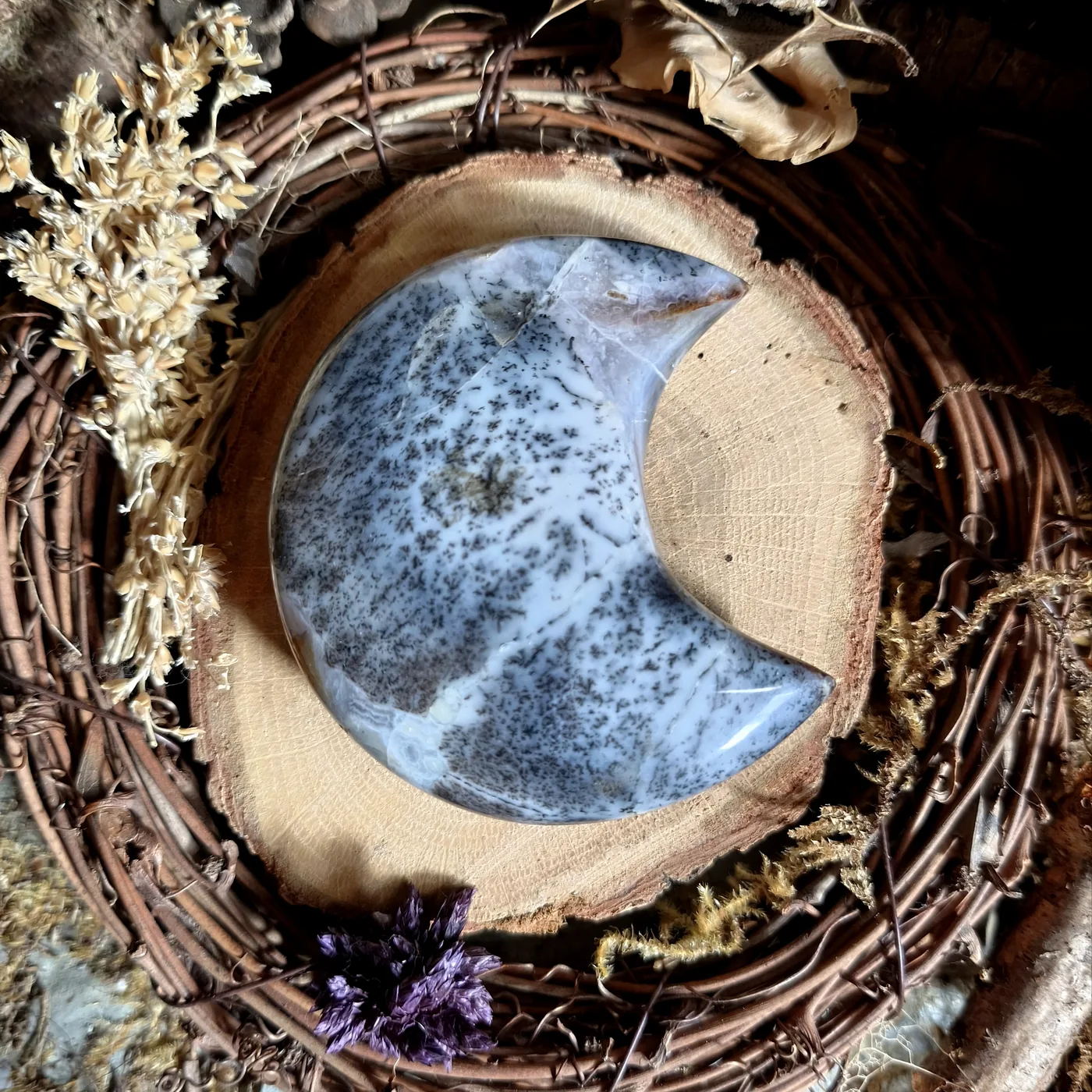 Lune en pierre — N°76 — Merlinite — 98 g